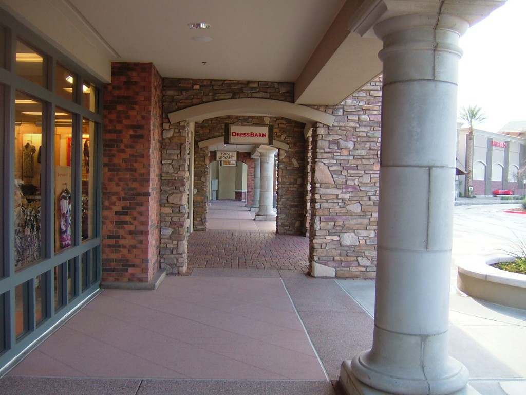 Gilbert Gateway covered retail walkway photo