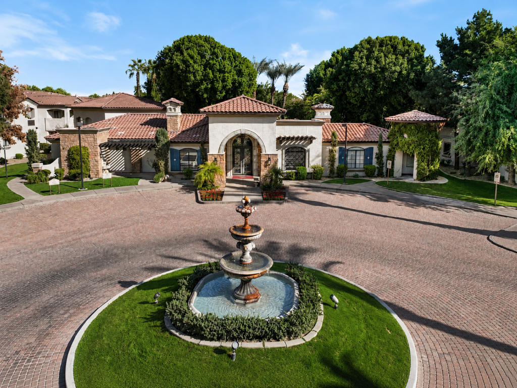 La Borgata courtyard and fountain exterior photo