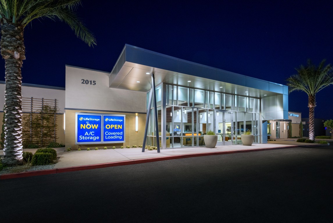 Life Storage entrance exterior photo