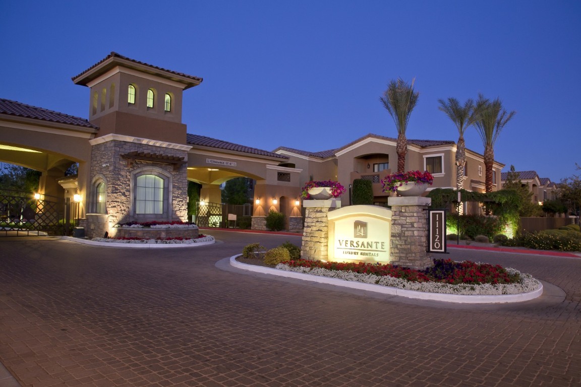 Versante pool and residential amenity photo